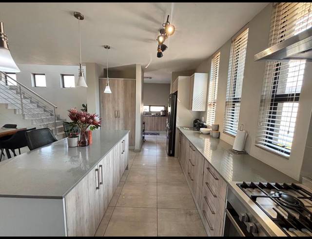 4 BEDROOM HOUSE FOR SALE IN MIDSTREAM MEADOWS